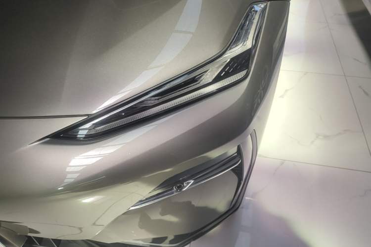 Used Geely Galaxy E8 2024 665 km Range Rear-Drive Starship Long-Range Version Left Front Headlight