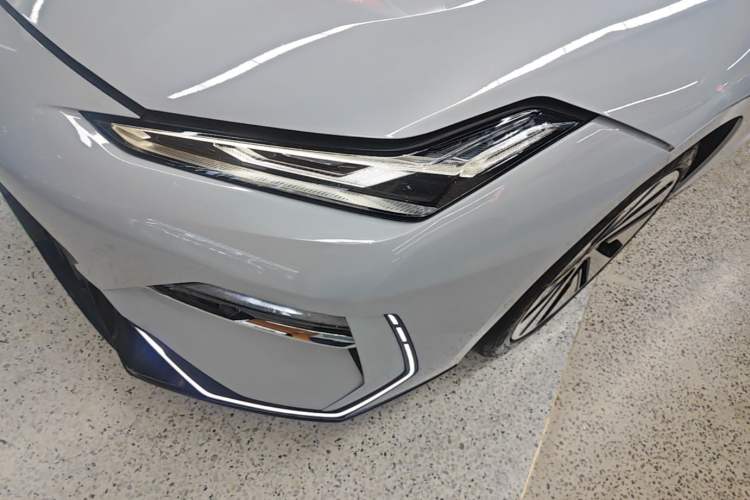 Used Geely Galaxy E8 2024 665 km Range Rear-Drive Starship Long-Range Version Left Front Headlight