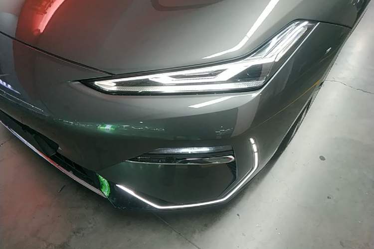 Used Geely Galaxy E8 2024 665 km Range Rear-Drive Starship Long-Range Version Left Front Headlight