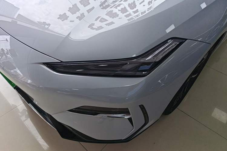 Used Geely Galaxy E8 2024 550 km Range Rear-Wheel-Drive PRO Left Front Headlight