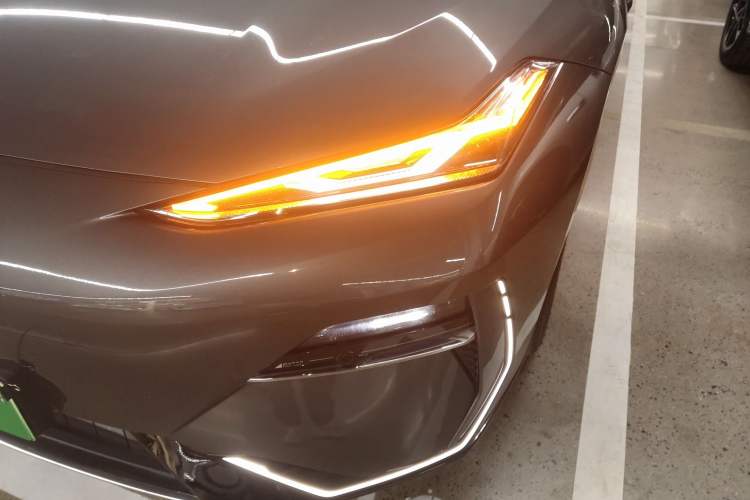 Used Geely Galaxy E8 2024 620 km All-Wheel-Drive Starship Performance Edition Left Front Headlight