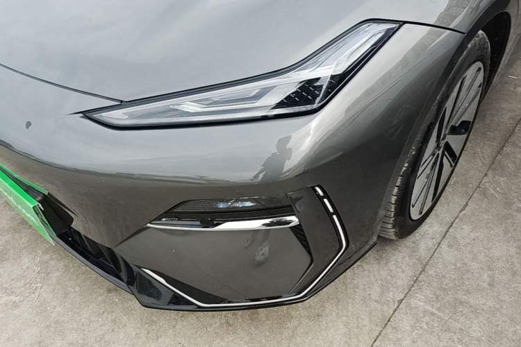Used Geely Galaxy E8 2024 665 km Range Rear-Drive Starship Long-Range Version Left Front Headlight