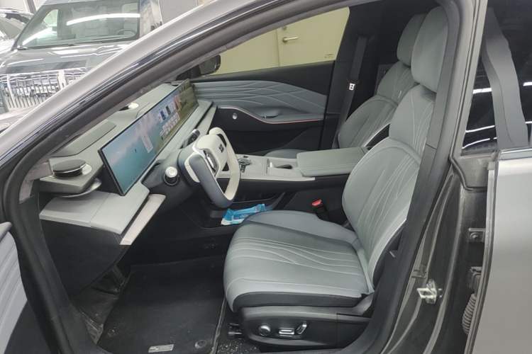 Used Geely Galaxy E8 2024 665 km Range Rear-Drive Starship Long-Range Version Left Front Seat