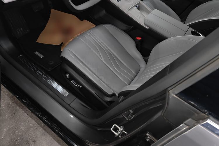 Used Geely Galaxy E8 2024 665 km Range Rear-Drive Starship Long-Range Version Left Front Seat