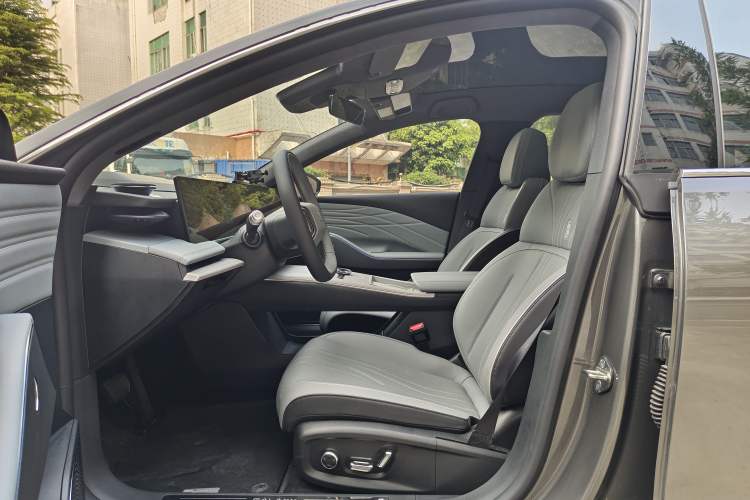 Used Geely Galaxy E8 2024 550 km Range Rear-Drive MAX Left Front Seat