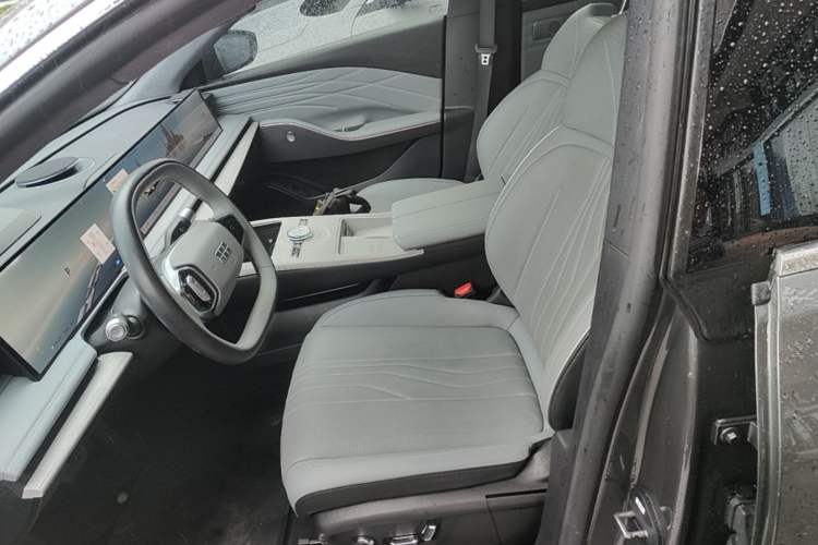 Used Geely Galaxy E8 2024 550 km Range Rear-Drive MAX Left Front Seat