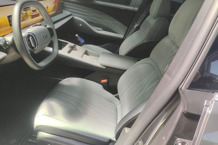 Used Geely Galaxy E8 2024 665 km Range Rear-Drive Starship Long-Range Version Left Front Seat