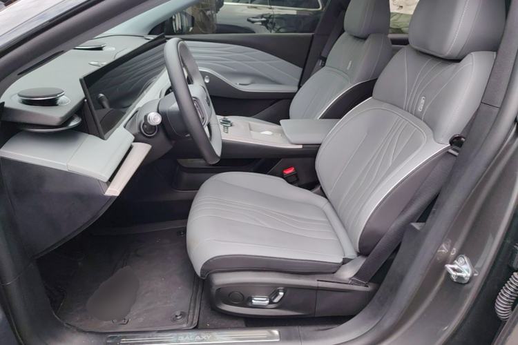 Used Geely Galaxy E8 2024 550 km Range Rear-Drive Dragon Edition Left Front Seat