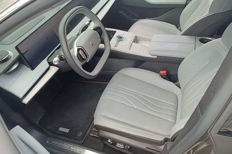 Used Geely Galaxy E8 2024 665 km Range Rear-Drive Starship Long-Range Version Left Front Seat