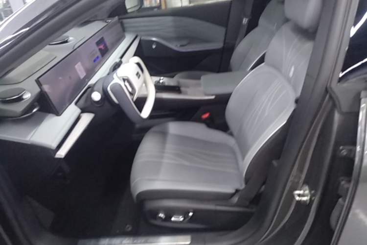 Used Geely Galaxy E8 2024 665 km Range Rear-Drive Starship Long-Range Version Left Front Seat