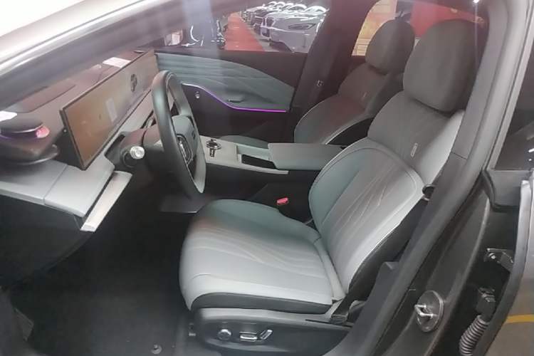 Used Geely Galaxy E8 2024 665 km Range Rear-Drive Starship Long-Range Version Left Front Seat