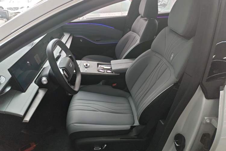 Used Geely Galaxy E8 2024 550 km Range Rear-Wheel-Drive PRO Left Front Seat