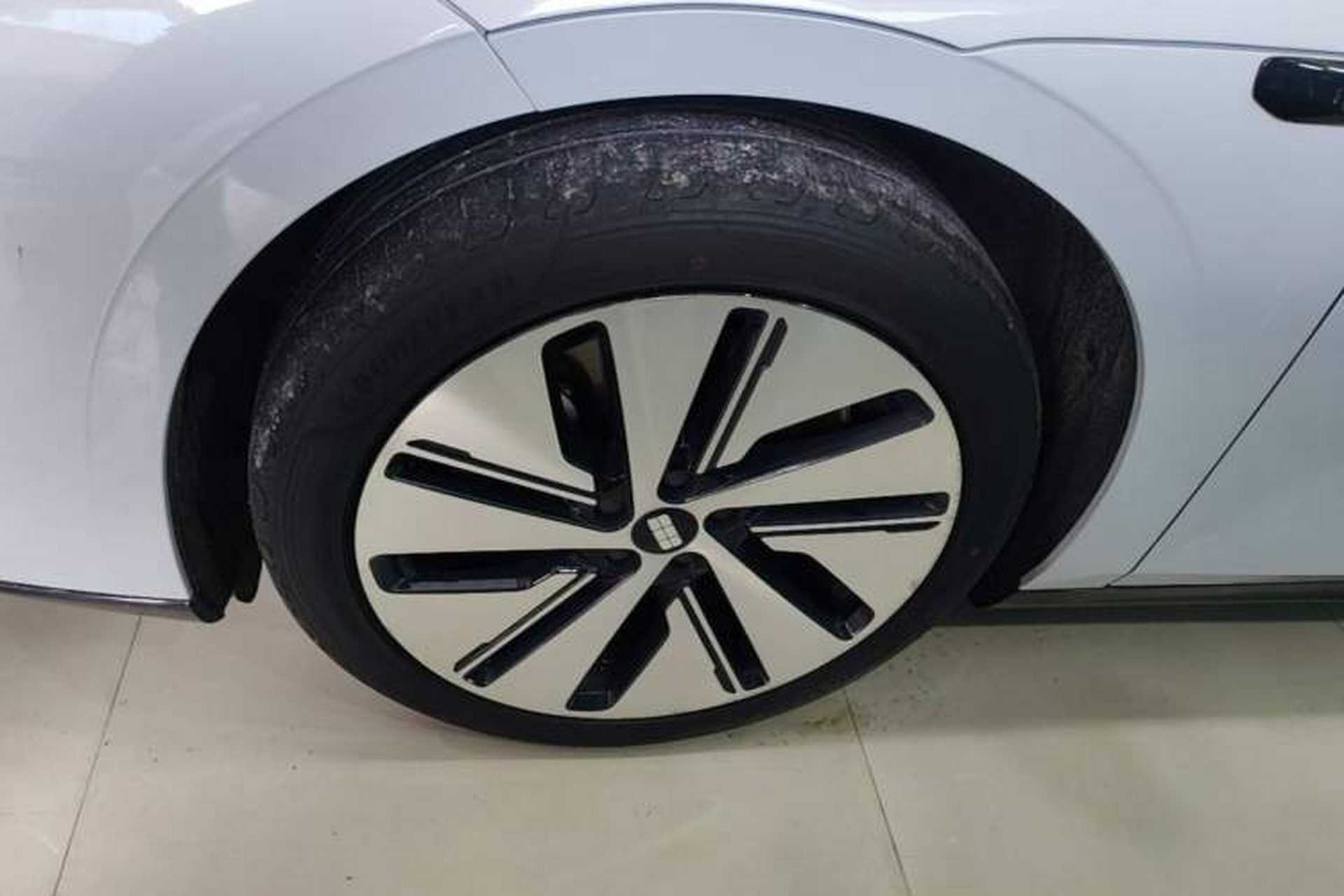 Used Geely Galaxy E8 2024 665 km Range Rear-Drive Starship Long-Range Version Left Front Wheel Hub