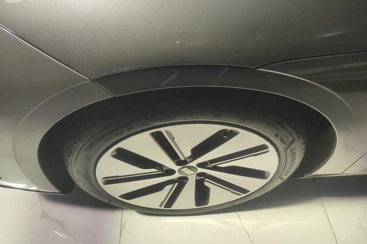 Used Geely Galaxy E8 2024 665 km Range Rear-Drive Starship Long-Range Version Left Front Wheel Hub