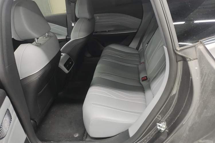 Used Geely Galaxy E8 2024 665 km Range Rear-Drive Starship Long-Range Version Left Rear Seat