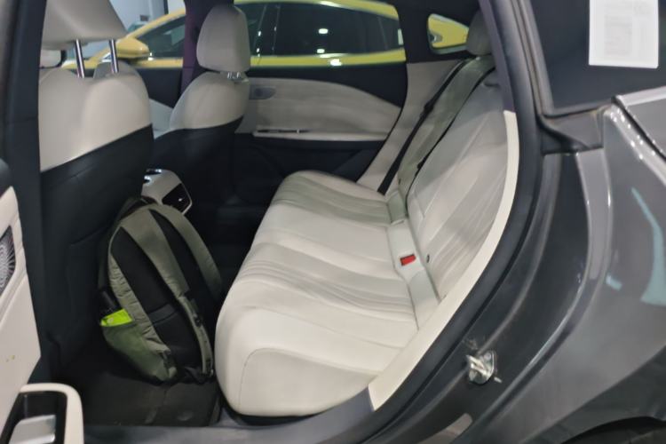 Used Geely Galaxy E8 2024 665 km Range Rear-Drive Starship Long-Range Version Left Rear Seat