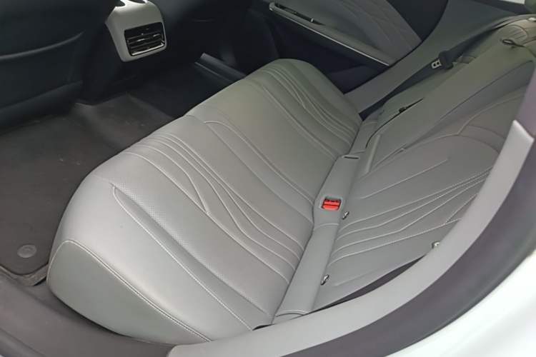 Used Geely Galaxy E8 2024 665 km Range Rear-Drive Starship Long-Range Version Left Rear Seat