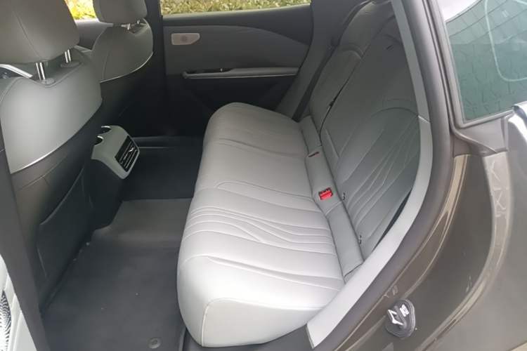 Used Geely Galaxy E8 2024 550 km Range Rear-Wheel-Drive PRO Left Rear Seat