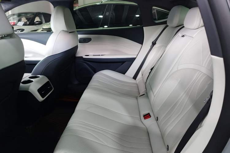 Used Geely Galaxy E8 2024 665 km Range Rear-Drive Starship Long-Range Version Left Rear Seat