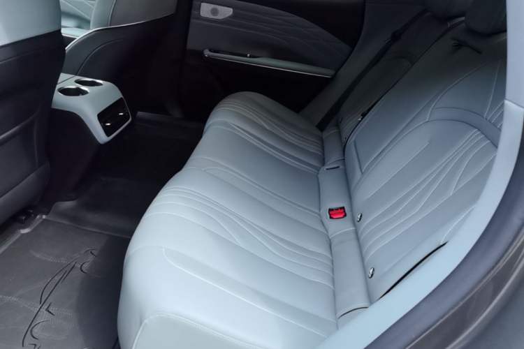 Used Geely Galaxy E8 2024 550 km Range Rear-Drive Dragon Edition Left Rear Seat