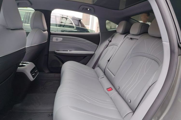 Used Geely Galaxy E8 2024 550 km Range Rear-Drive Dragon Edition Left Rear Seat