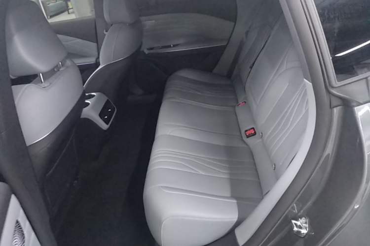 Used Geely Galaxy E8 2024 665 km Range Rear-Drive Starship Long-Range Version Left Rear Seat