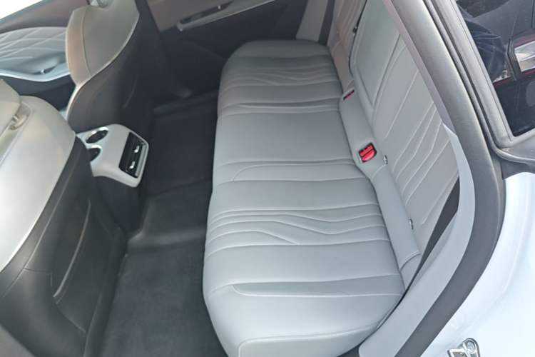 Used Geely Galaxy E8 2024 665 km Range Rear-Drive Starship Long-Range Version Left Rear Seat