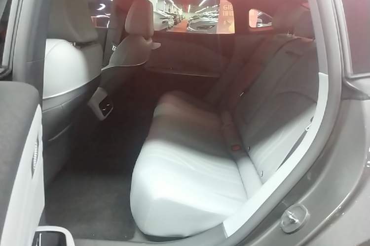 Used Geely Galaxy E8 2024 665 km Range Rear-Drive Starship Long-Range Version Left Rear Seat