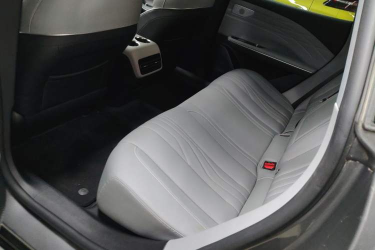 Used Geely Galaxy E8 2024 550 km Range Rear-Drive Dragon Edition Left Rear Seat