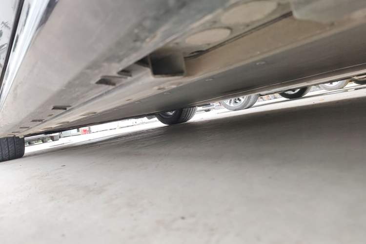 Used Geely Galaxy E8 2024 550 km Range Rear-Drive Dragon Edition Left Side Sill