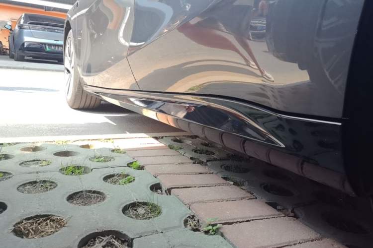 Used Geely Galaxy E8 2024 665 km Range Rear-Drive Starship Long-Range Version Left Side Sill