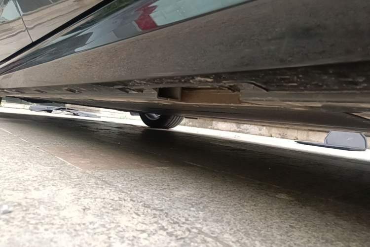Used Geely Galaxy E8 2024 550 km Range Rear-Wheel-Drive PRO Left Side Sill