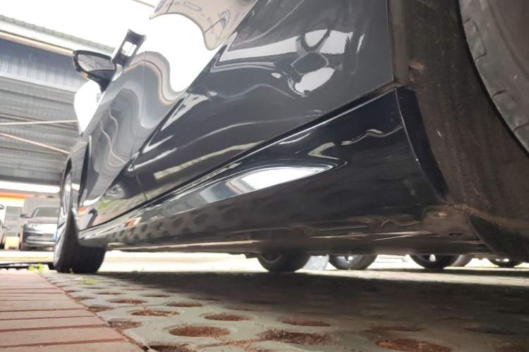 Used Geely Galaxy E8 2024 550 km Range Rear-Drive MAX Left Side Sill