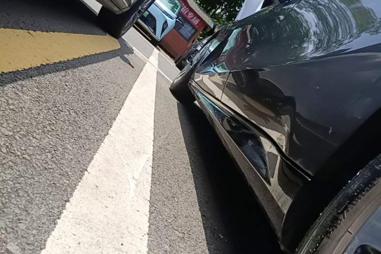 Used Geely Galaxy E8 2024 665 km Range Rear-Drive Starship Long-Range Version Left Side Sill
