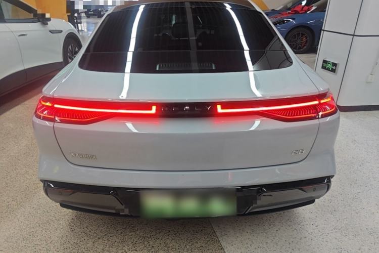 Used Geely Galaxy E8 2024 665 km Range Rear-Drive Starship Long-Range Version Rear