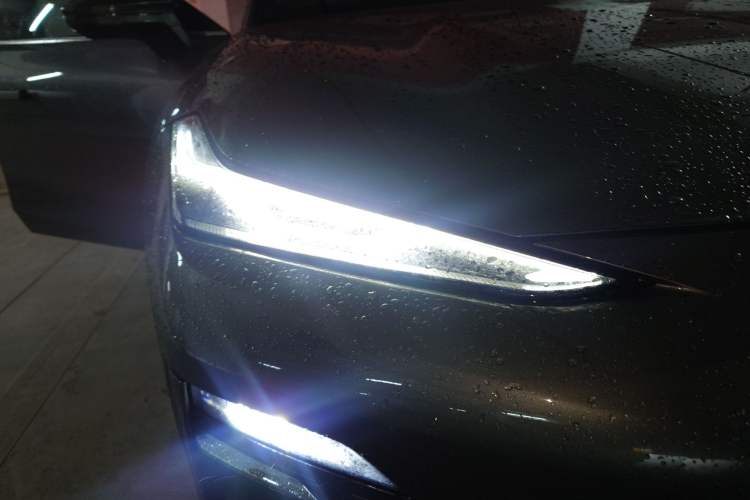 Used Geely Galaxy E8 2024 550 km Range Rear-Drive MAX Right Front Headlight