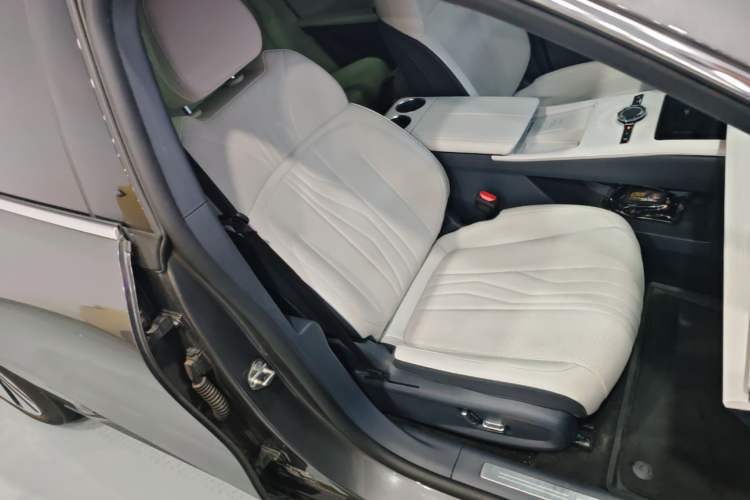 Used Geely Galaxy E8 2024 665 km Range Rear-Drive Starship Long-Range Version Right Front Seat