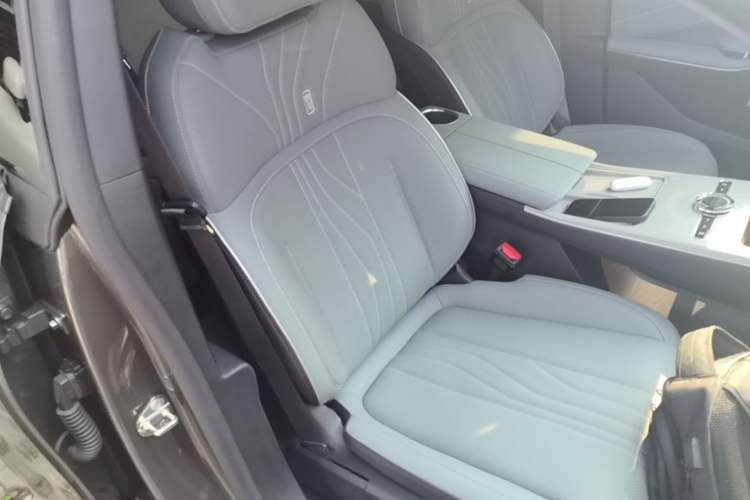 Used Geely Galaxy E8 2024 665 km Range Rear-Drive Starship Long-Range Version Right Front Seat