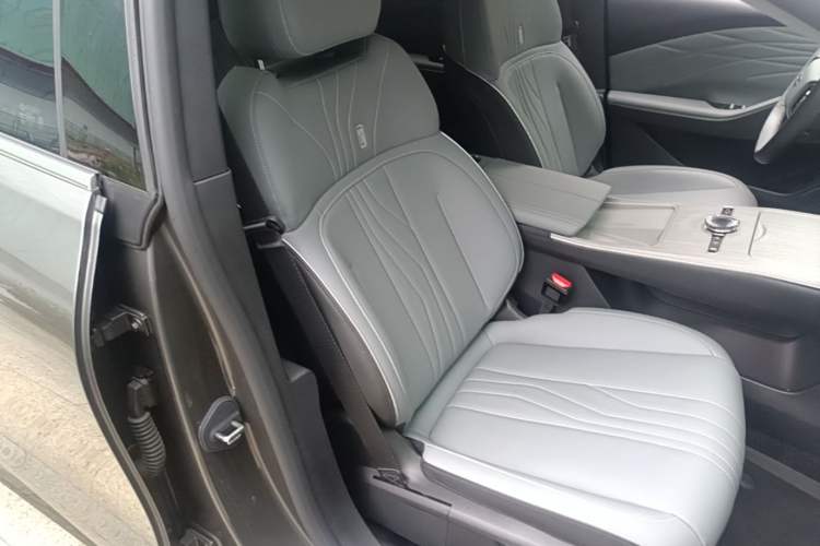Used Geely Galaxy E8 2024 550 km Range Rear-Wheel-Drive PRO Right Front Seat