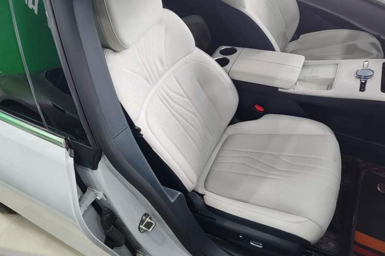 Used Geely Galaxy E8 2024 665 km Range Rear-Drive Starship Long-Range Version Right Front Seat