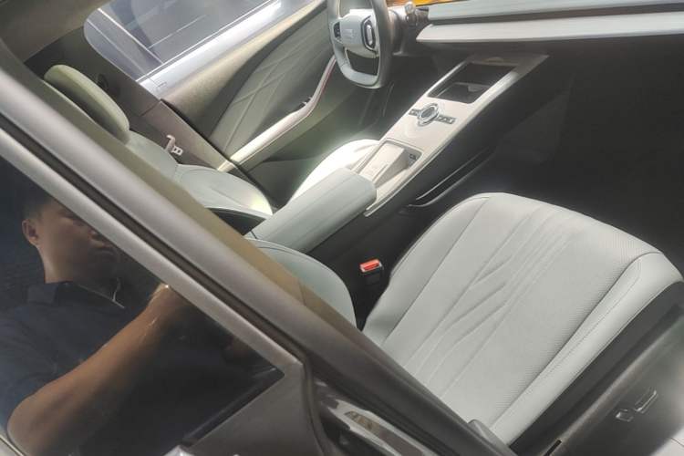 Used Geely Galaxy E8 2024 665 km Range Rear-Drive Starship Long-Range Version Right Front Seat