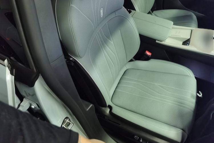 Used Geely Galaxy E8 2024 665 km Range Rear-Drive Starship Long-Range Version Right Front Seat