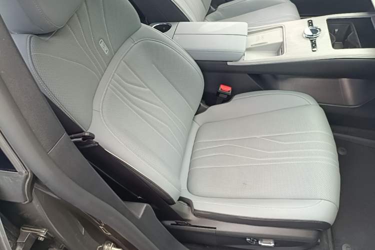 Used Geely Galaxy E8 2024 665 km Range Rear-Drive Starship Long-Range Version Right Front Seat