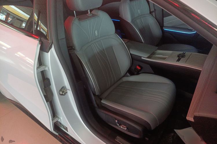 Used Geely Galaxy E8 2024 550 km Range Rear-Wheel-Drive PRO Right Front Seat