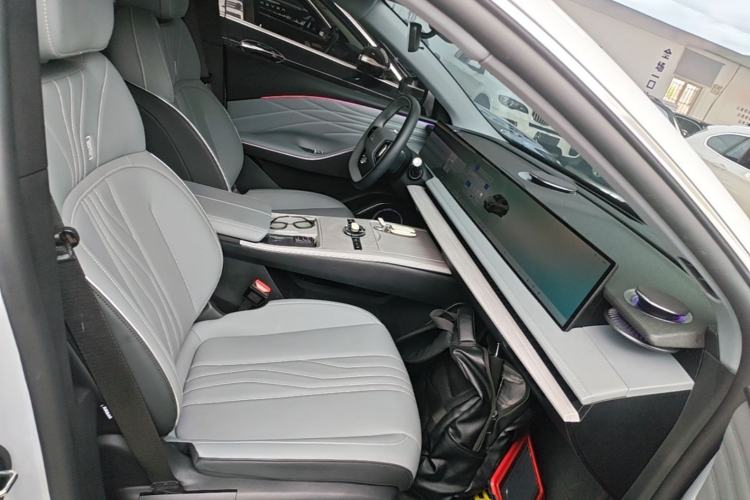 Used Geely Galaxy E8 2024 550 km Range Rear-Wheel-Drive PRO Right Front Seat
