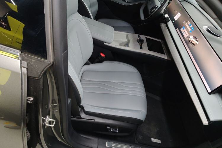 Used Geely Galaxy E8 2024 550 km Range Rear-Drive Dragon Edition Right Front Seat