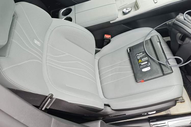 Used Geely Galaxy E8 2024 665 km Range Rear-Drive Starship Long-Range Version Right Front Seat
