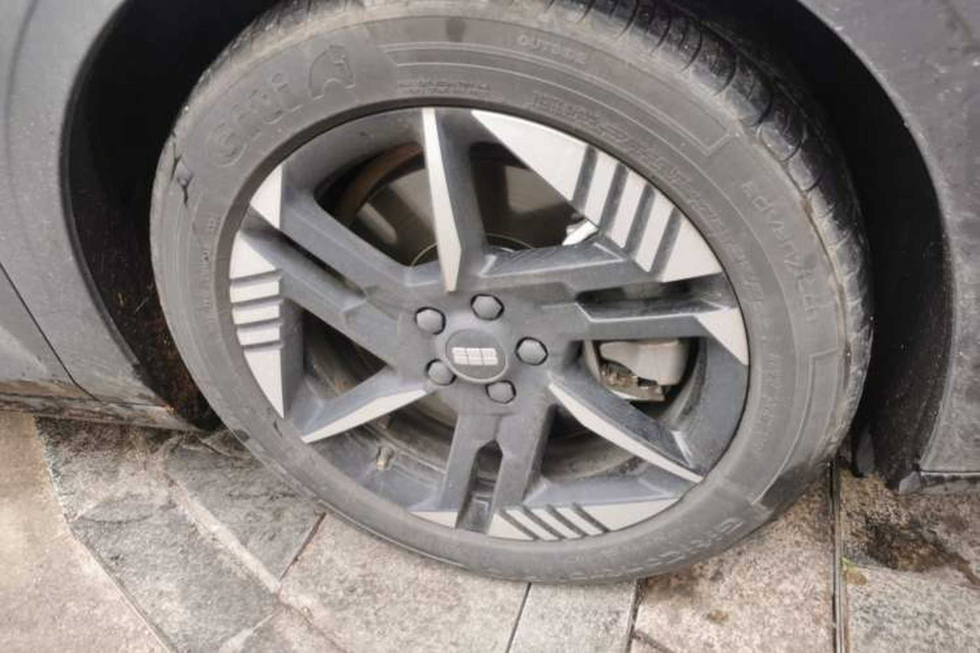 Used Geely Galaxy E8 2024 550 km Range Rear-Drive Dragon Edition Right Front Wheel Hub