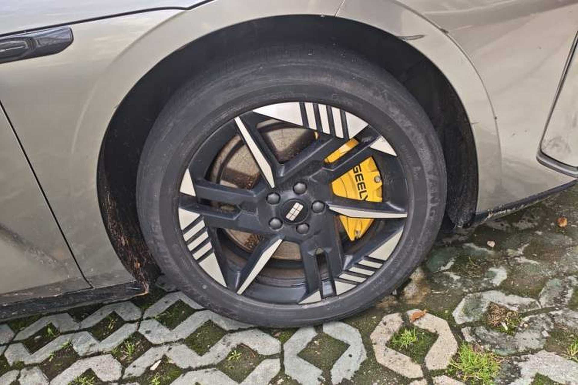 Used Geely Galaxy E8 2024 550 km Range Rear-Drive Dragon Edition Right Front Wheel Hub