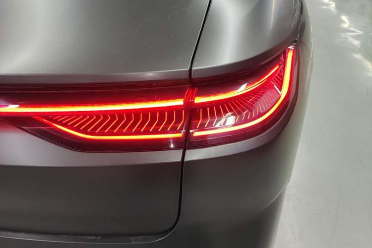 Used Geely Galaxy E8 2024 665 km Range Rear-Drive Starship Long-Range Version Right Rear Taillight